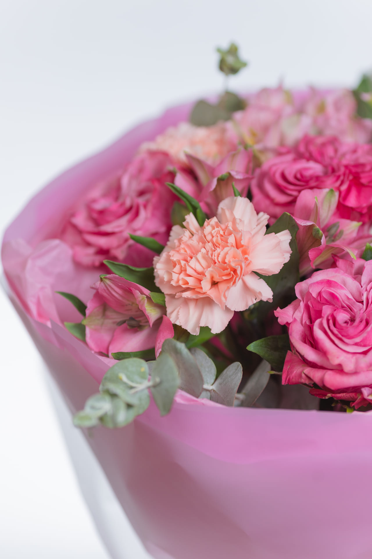 Круглый букет с пионовидной розой