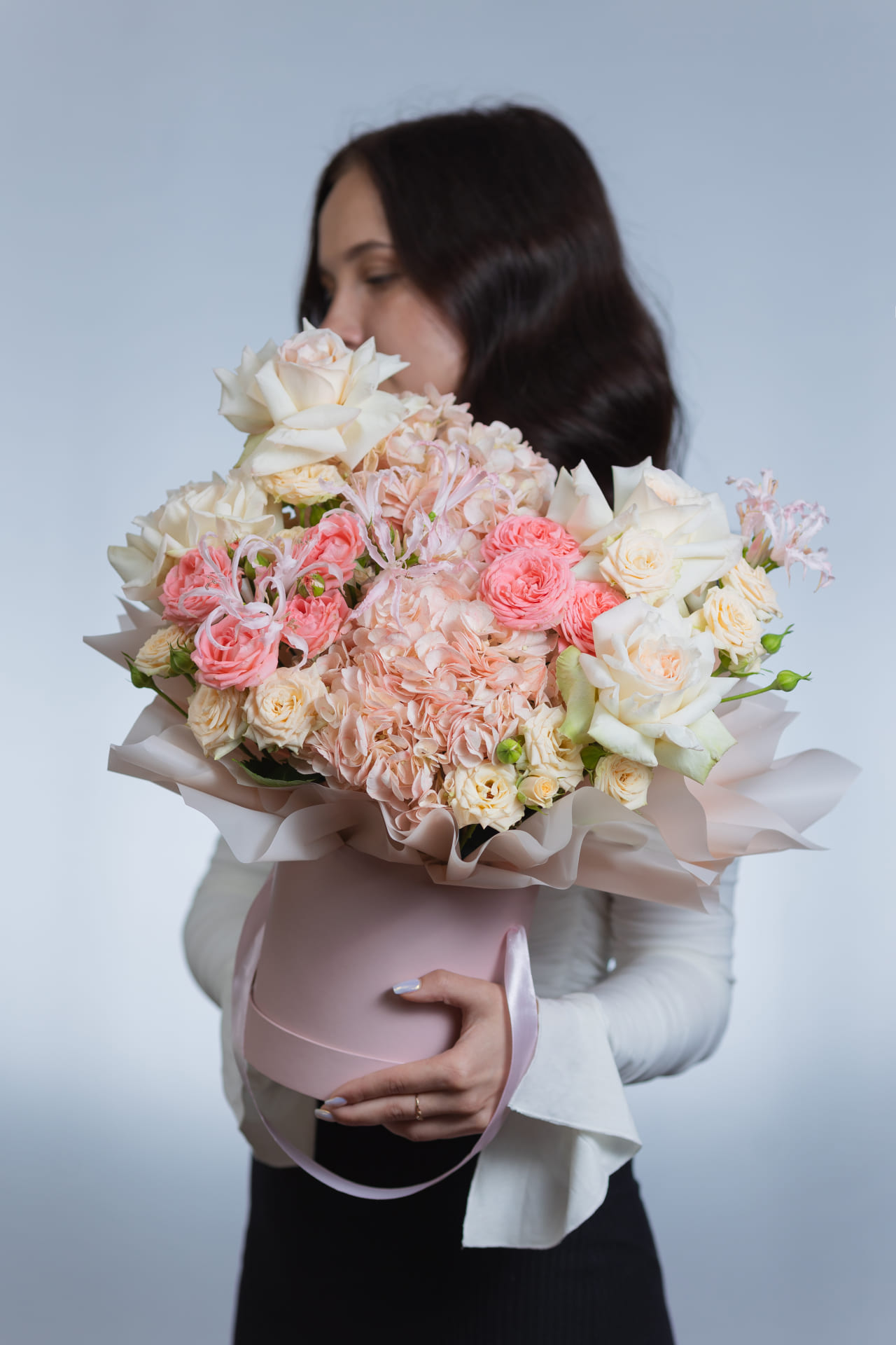 Шляпная коробка с гортензией и Нарине