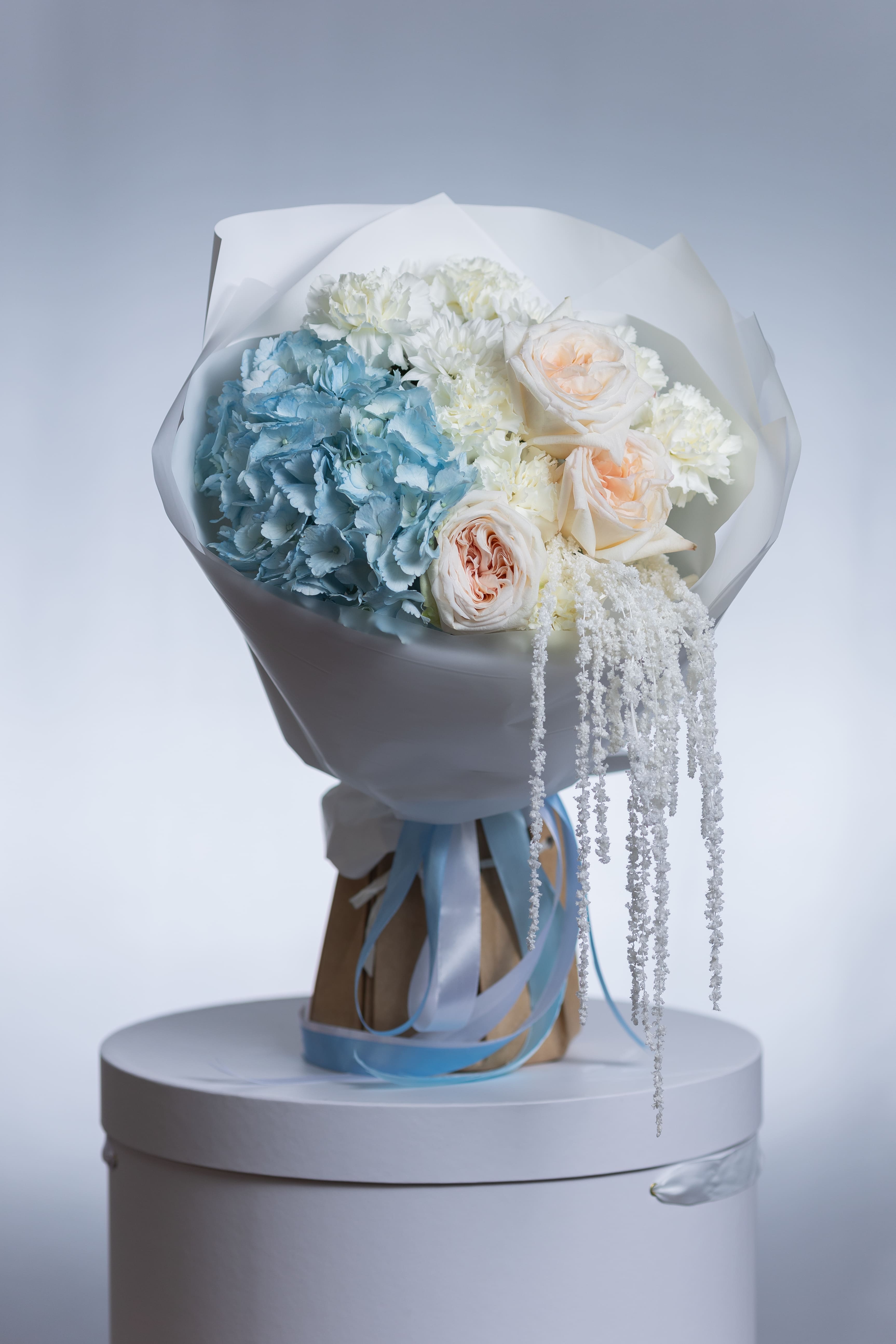 Сборный голубой букет с гортензией и амарантом