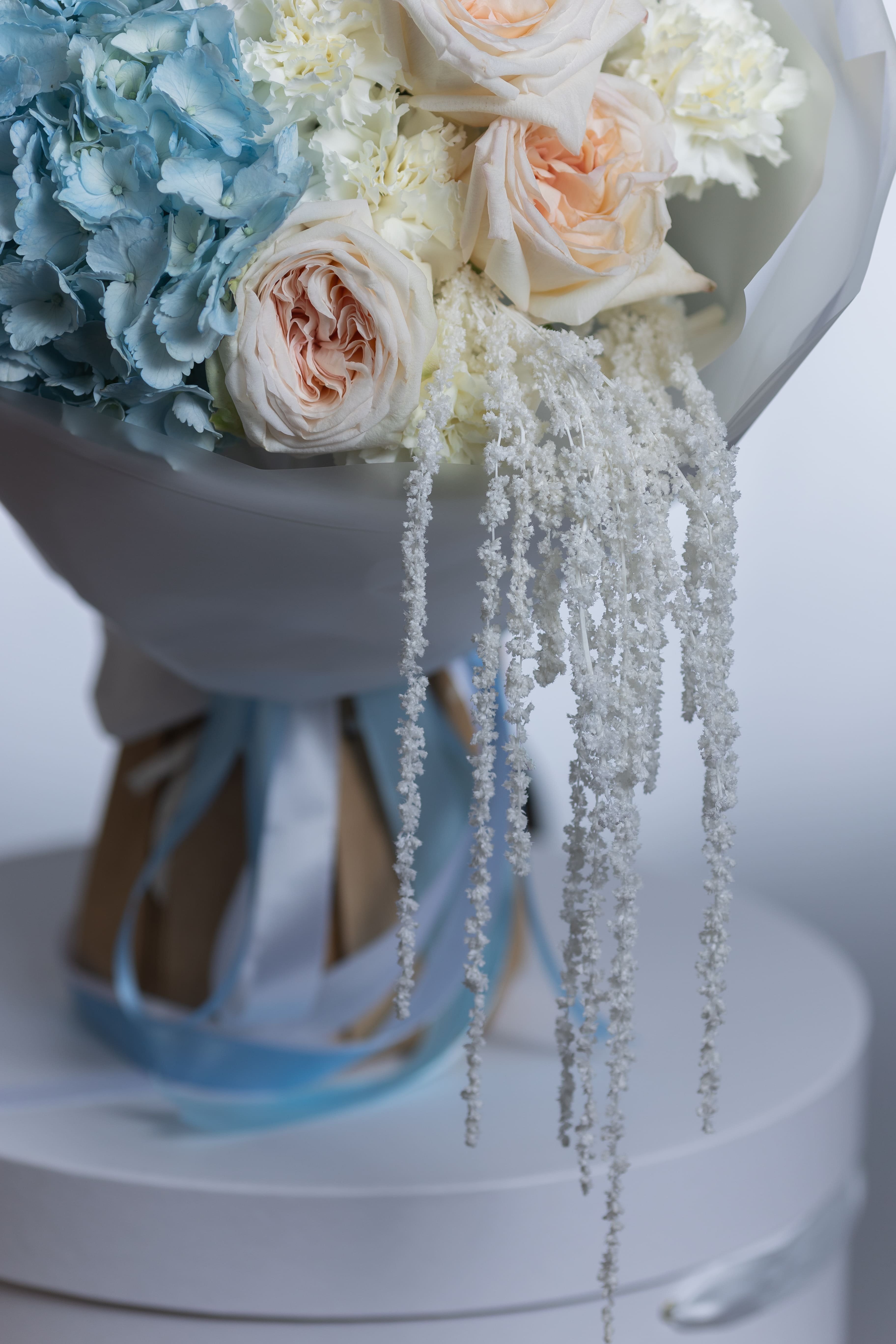 Сборный голубой букет с гортензией и амарантом