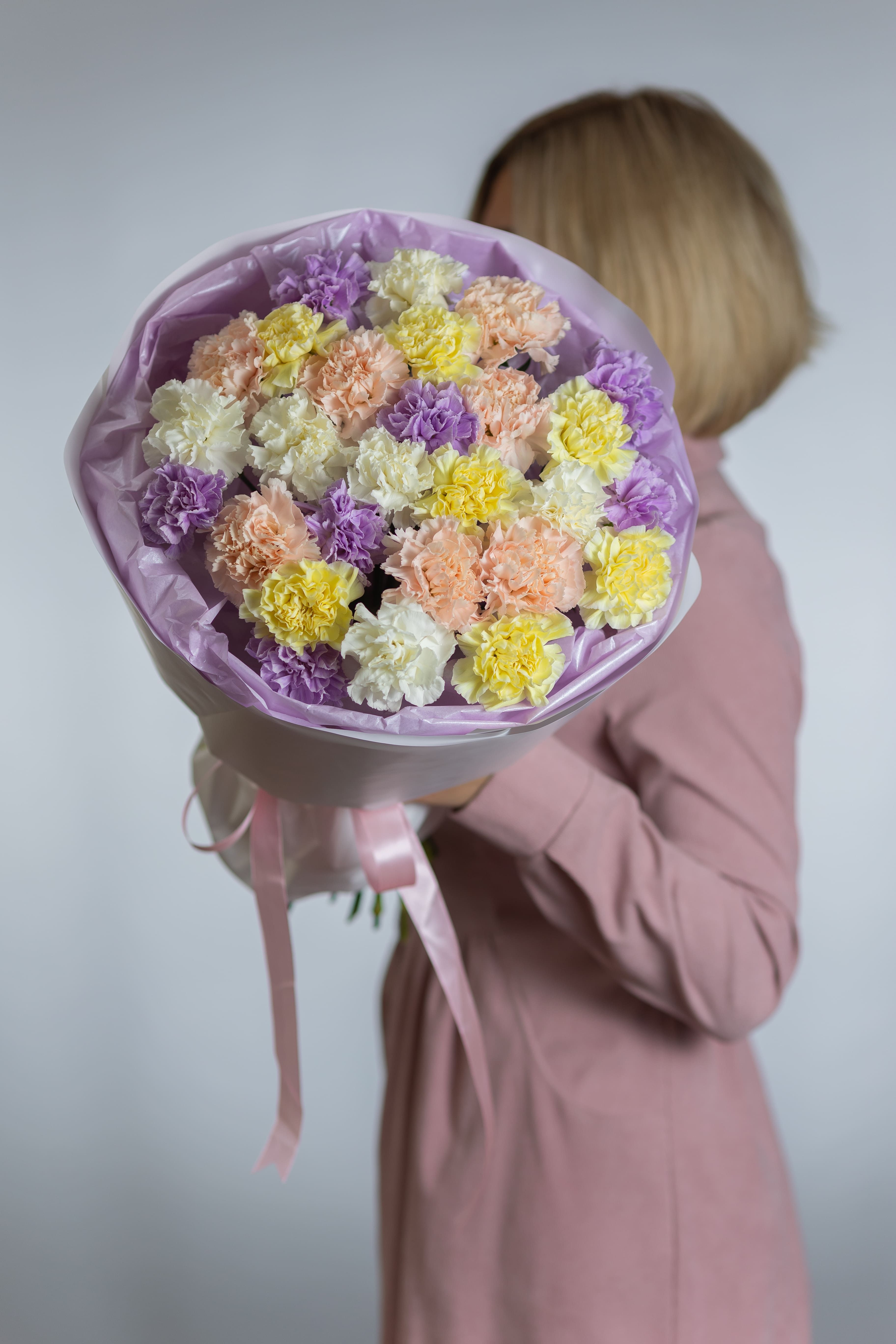 Яркий букет из диантусов