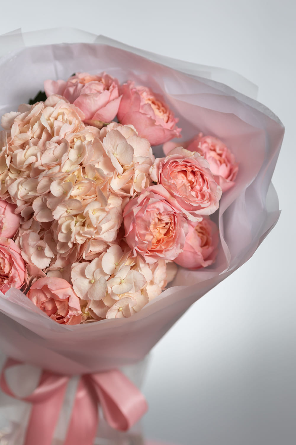 Сборный букет гортензия и пионовидная роза