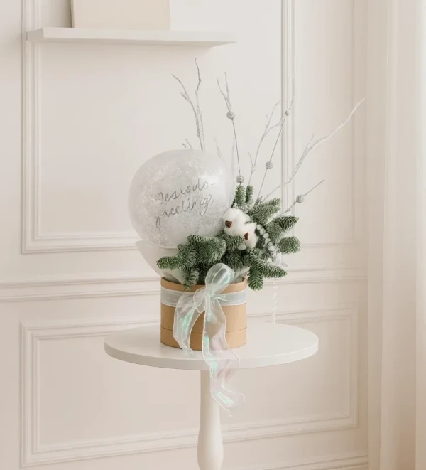 Композиция в шляпной коробке «Снежно-волшебная»